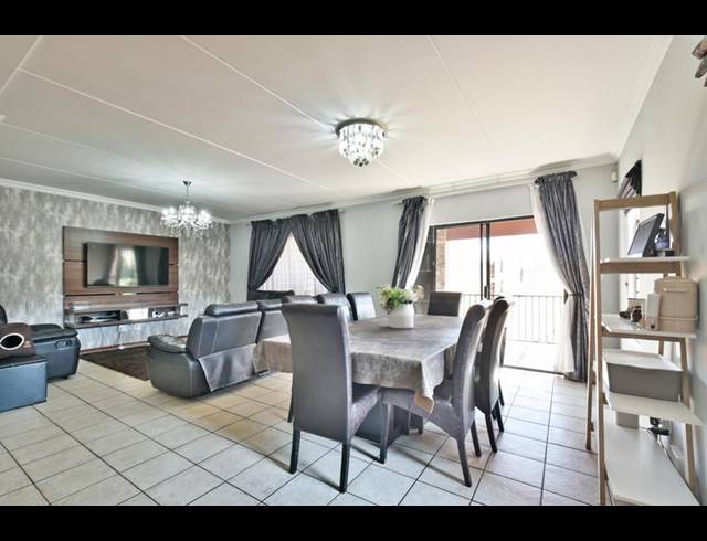 3 BEDROOM TOWNHOUSE FOR SALE IN WINCHESTER HILLS